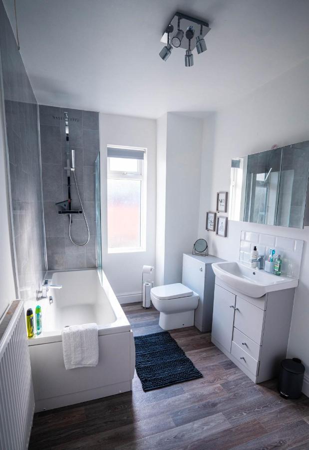 Comfortable House In Nuneaton Sleeps5 Free Parking Good Amenites Bagian luar foto