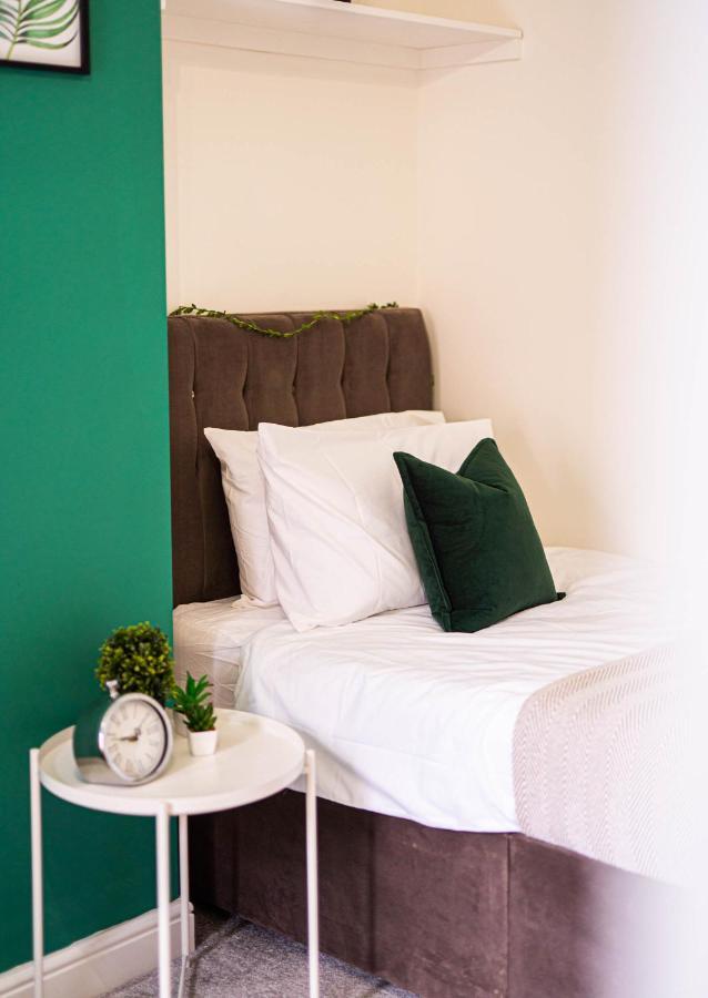 Comfortable House In Nuneaton Sleeps5 Free Parking Good Amenites Bagian luar foto